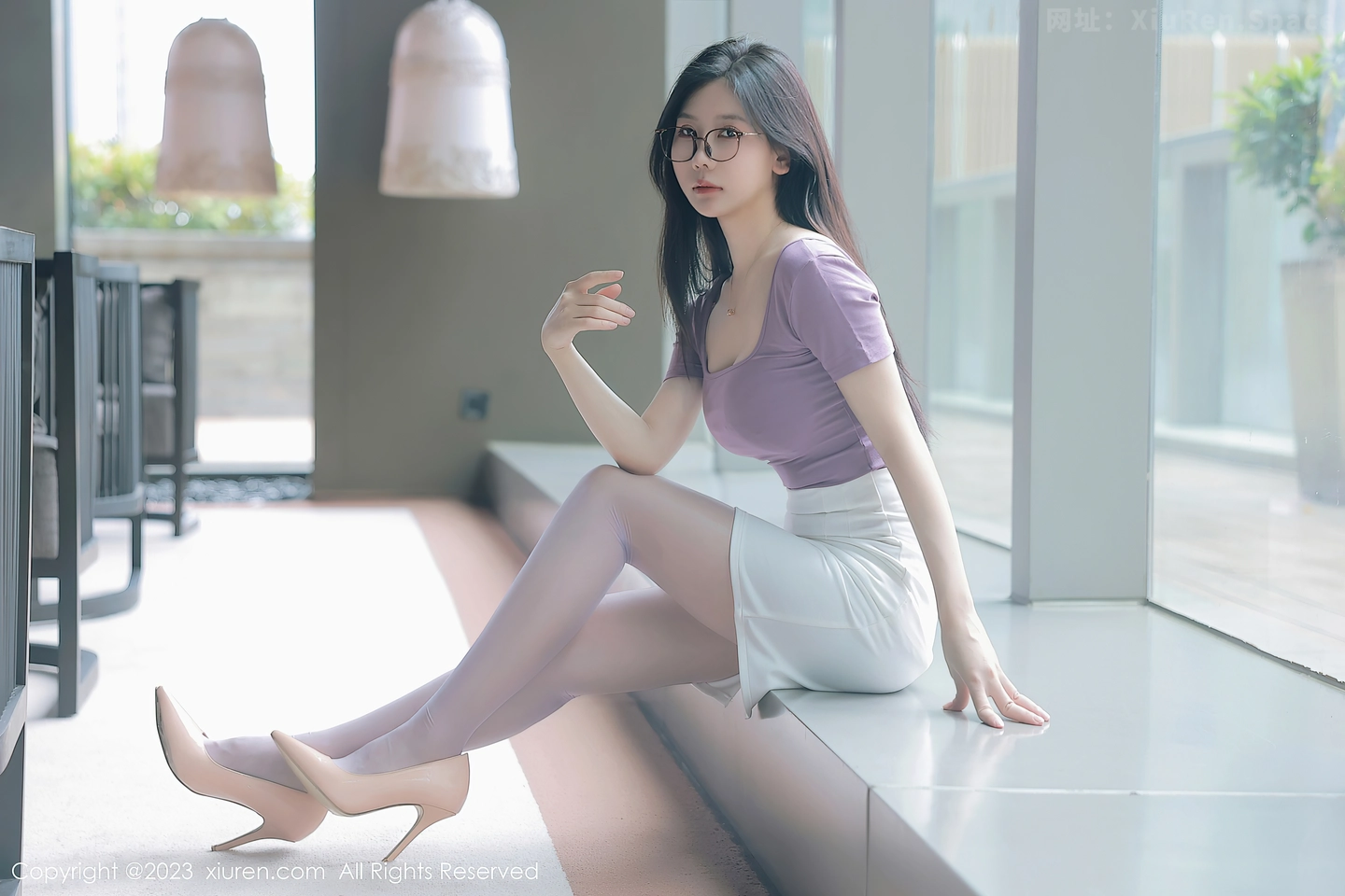 图片[6]-[XiuRen秀人网]2023.06.06 VOL.6865 尹甜甜 粉色紧身OL制服与蕾丝内衣加丝袜美腿性感私房写真集-秀人网官方网站